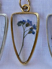 Load image into Gallery viewer, Gold Botanical Necklace - Large Arrowhead