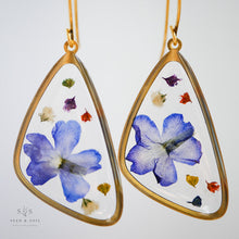 Load image into Gallery viewer, Gold Botanical Earrings