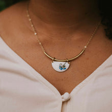Load image into Gallery viewer, Gold Botanical Necklace