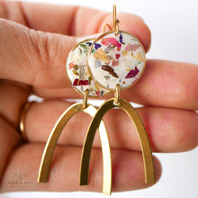 Load image into Gallery viewer, Amore Arch Botanical Earrings