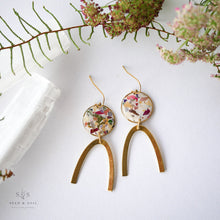 Load image into Gallery viewer, Amore Arch Botanical Earrings