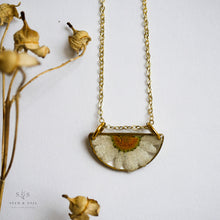 Load image into Gallery viewer, Gold Daisy Necklace