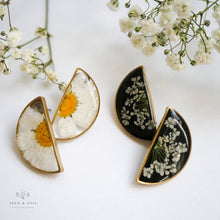 Load image into Gallery viewer, Gold Botanical Earrings - Split Studs