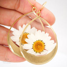Load image into Gallery viewer, Large Botanical Earrings - Daisy