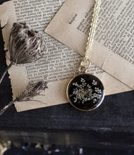 Load image into Gallery viewer, Queen Anne&#39;s Lace Botanical Necklace - Round Cameo
