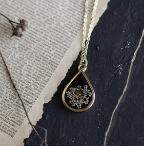Queen Anne's Lace Botanical Necklace - Teardrop Cameo