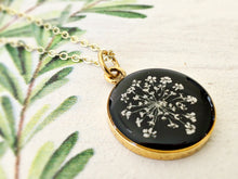 Load image into Gallery viewer, Queen Anne&#39;s Lace Botanical Necklace - Round Cameo
