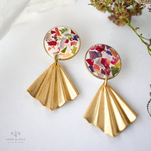 Load image into Gallery viewer, Golden Ray Botanical Earrings
